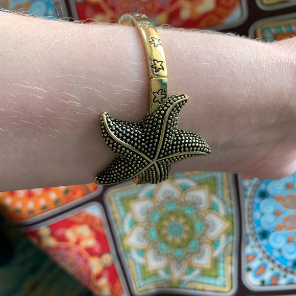 Burnished Gold Stretch Link Starfish Bracelet - Picture 4 of 7
